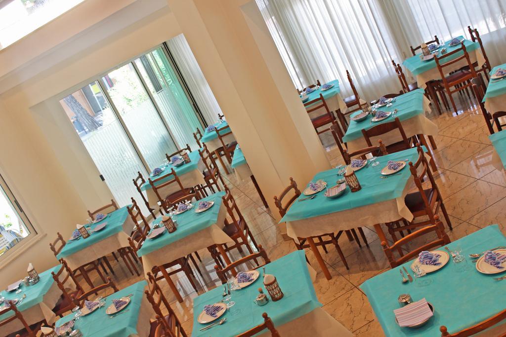 Hotel Royal Misano Adriatico Buitenkant foto